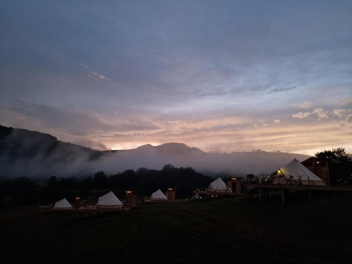 Отель The Hunters Glamping Ciudanovita Экстерьер фото